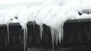 Ledenice krovovi zgrada snijeg/Senad Gubelić