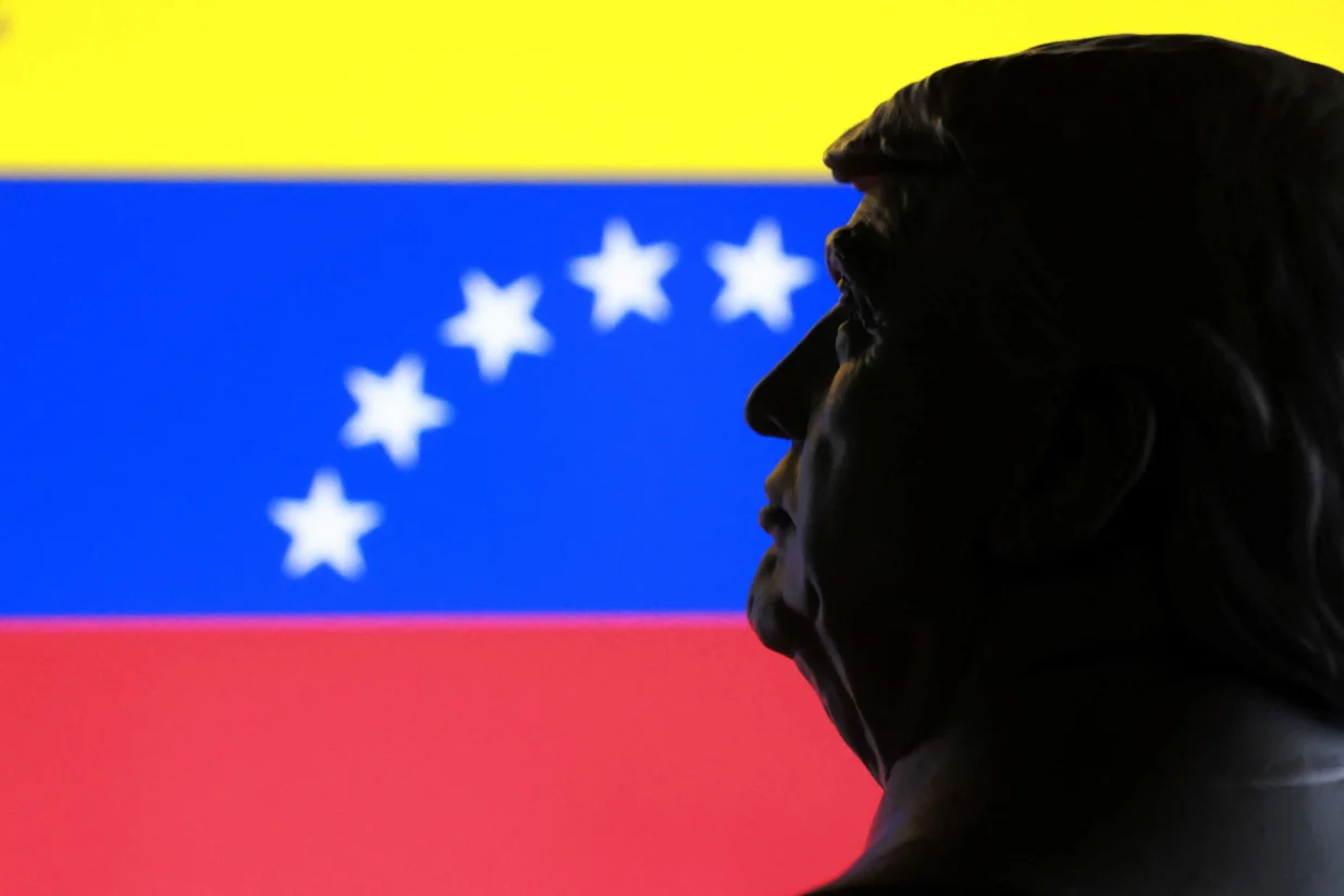 A 3D printed miniature of U.S. President Donald Trump and Venezuelan flag are seen in this illustration taken January 9, 2026. REUTERS/Dado Ruvic/Illustration/Foto: Dado Ruvic