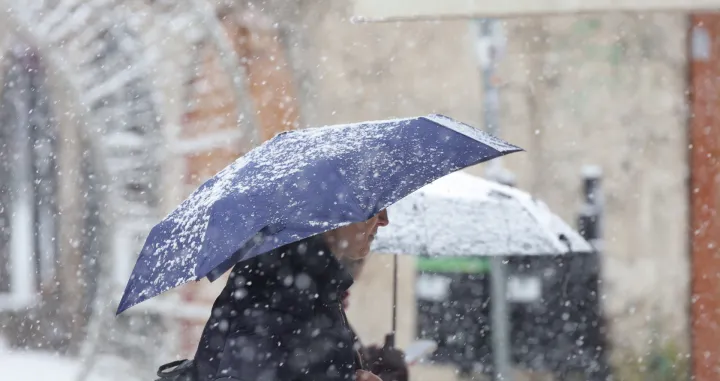 Snijeg &scaron;etnja saobraćaj ilustracija zima/Senad Gubelić