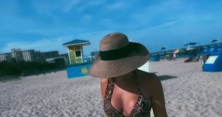 Azra Husarkić, bh. pjevačica/Prtsc