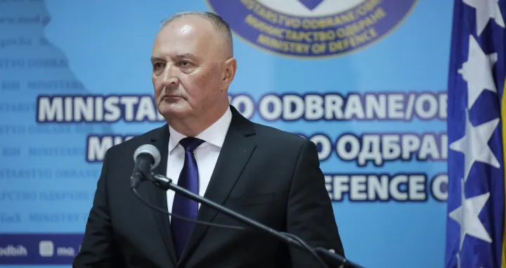 Pres-konferencija ministra odbrane Bosne i Hercegovine Zukana Heleza u vezi s događajem obilježavanja godi&scaron;njice 3. pje&scaron;adijskog (Republika Srpska) puka Oružanih snaga BiH/Senad Gubelić