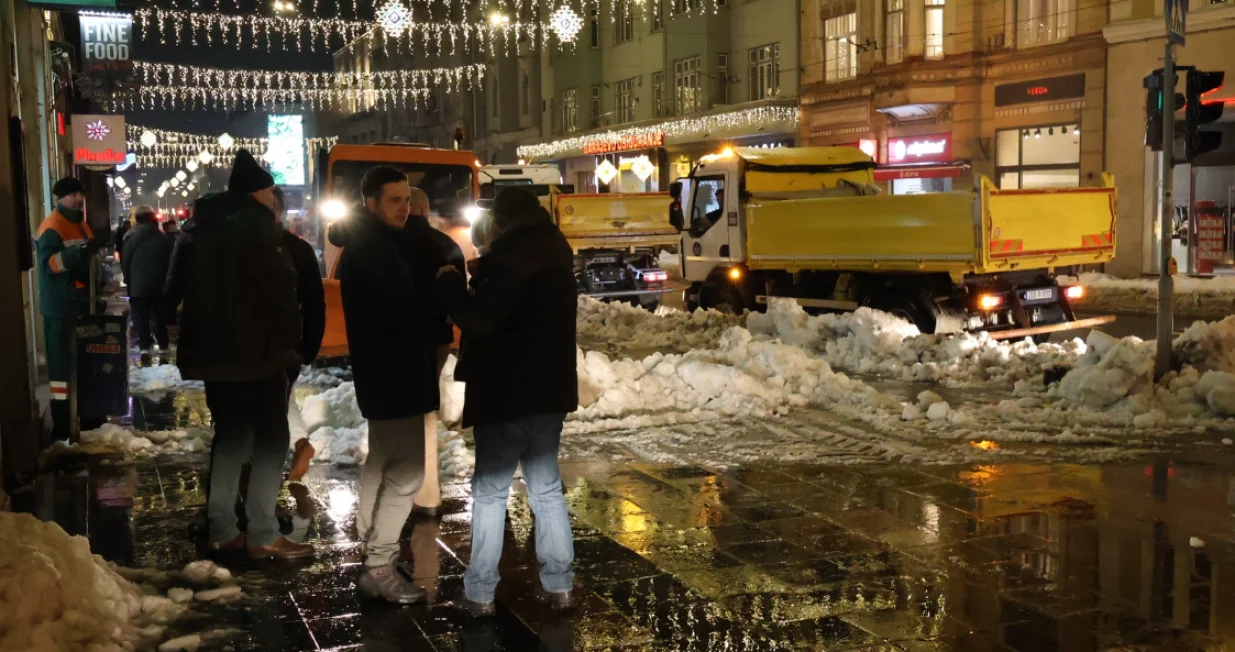 Koordinisana akcija KJKP RAD Sarajevo i KJKP Vodovod i kanalizacija doo Sarajevo na uklanjanju i odvozu snijega/