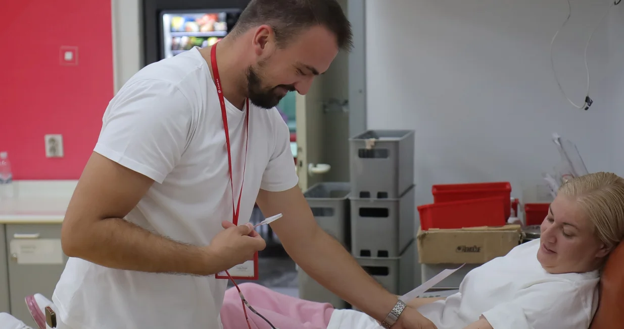 Akcija darivanja krvi "Daruj krv, budi opet njihov heroj!" Zavoda za transfuzijsku medicinu FBiH u saradnji sa Udruženjem Srce za djecu/Senad Gubelić