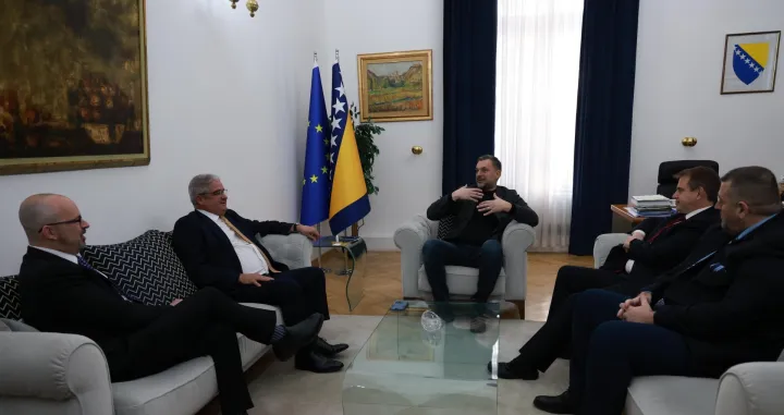 Elmedin Konaković sa otpravnikom poslova Ambasade SAD u BiH Johnom Ginkelom te rukovodstvom kompanije AAFS Infrastructure and Energy LLC, Josephom Flynnom i Jessejem Binnallom//