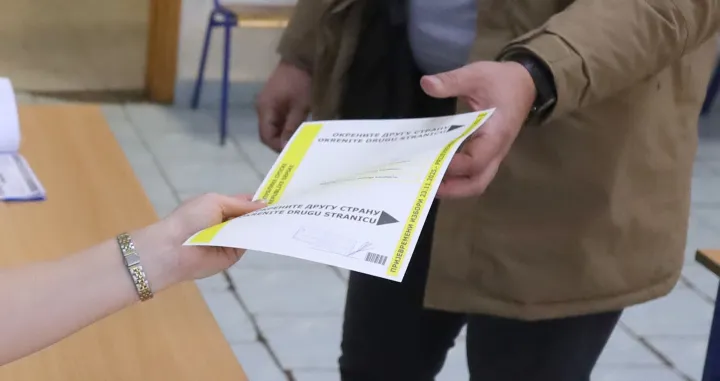 Prijevremeni izbori za predsjednika Republike Srpske. Istočno Sarajevo - Lukavica glasanje/Senad Gubelić