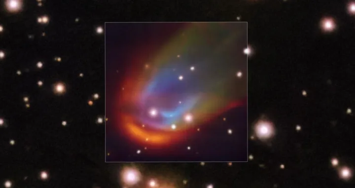 Nijedan poznati mehanizam ne obja&scaron;njava udarni udar luka oko bijelog patuljka RXJ0528+2838. (ESO/K. Ilkiewicz i S. Scaringi et al. Pozadina: PanSTARRS)/