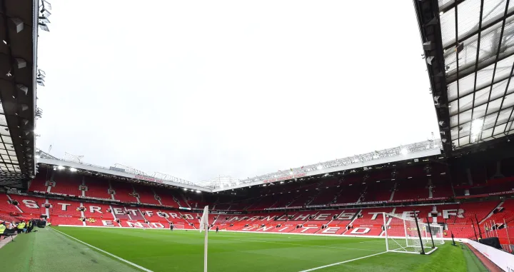epa09543479 General view of the Old Trafford stadium ahead of the English Premier League soccer match between Manchester United and Liverpool FC in Manchester, Britain, 24 October 2021. EPA/PETER POWELL EDITORIAL USE ONLY. No use with unauthorized audio, video, data, fixture lists, club/league logos or 'live' services. Online in-match use limited to 120 images, no video emulation. No use in betting, games or single club/league/player publications/Foto: Peter Powell