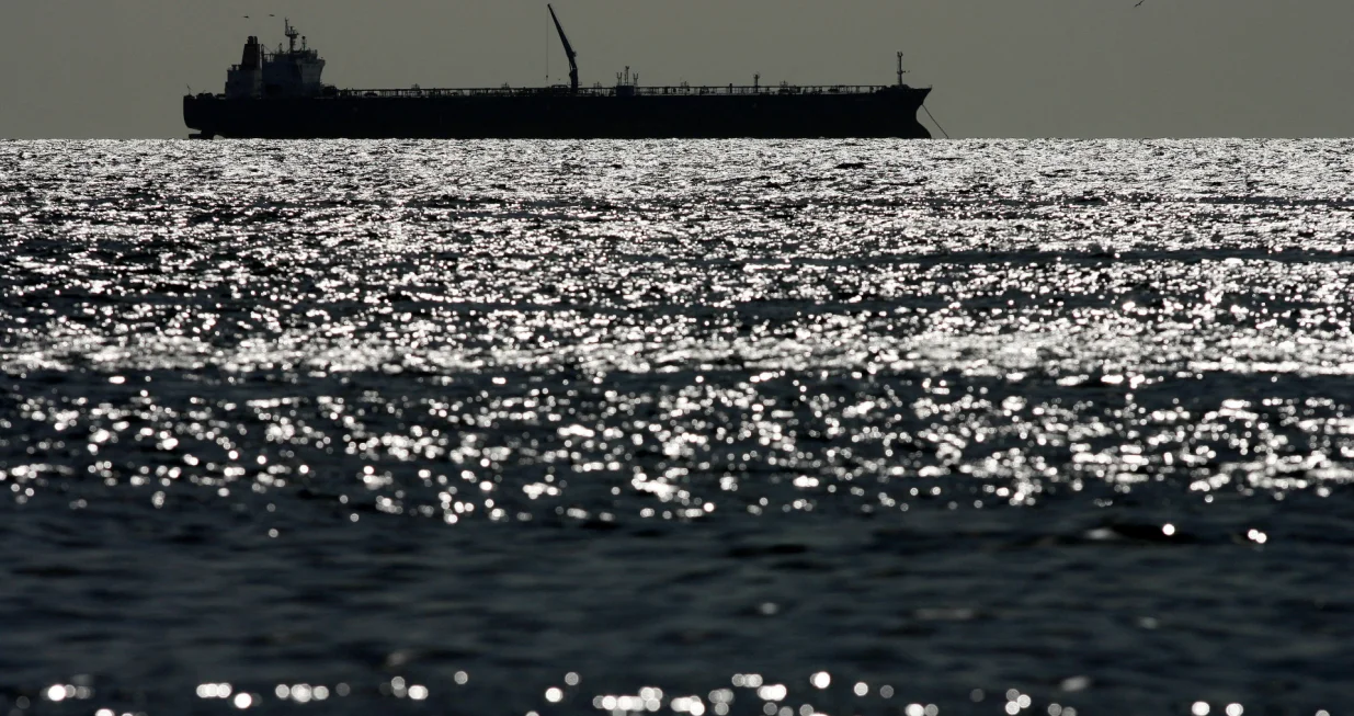 FILE PHOTO: An oil tanker is seen on Lake Maracaibo in Venezuela's western state of Zulia March 1, 2008. REUTERS/Jorge Silva/File Photo/Jorge Silva
