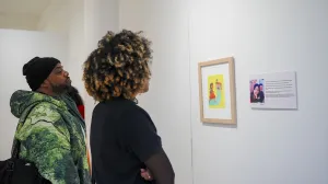 Rachel Accurso, odgajateljica djece predškolske dobi i YouTuberica najpoznatija kao Ms. Rachel, u New Yorku je predstavila izložbu i prodaju umjetničkih radova djece iz Gaze/Selçuk Acar