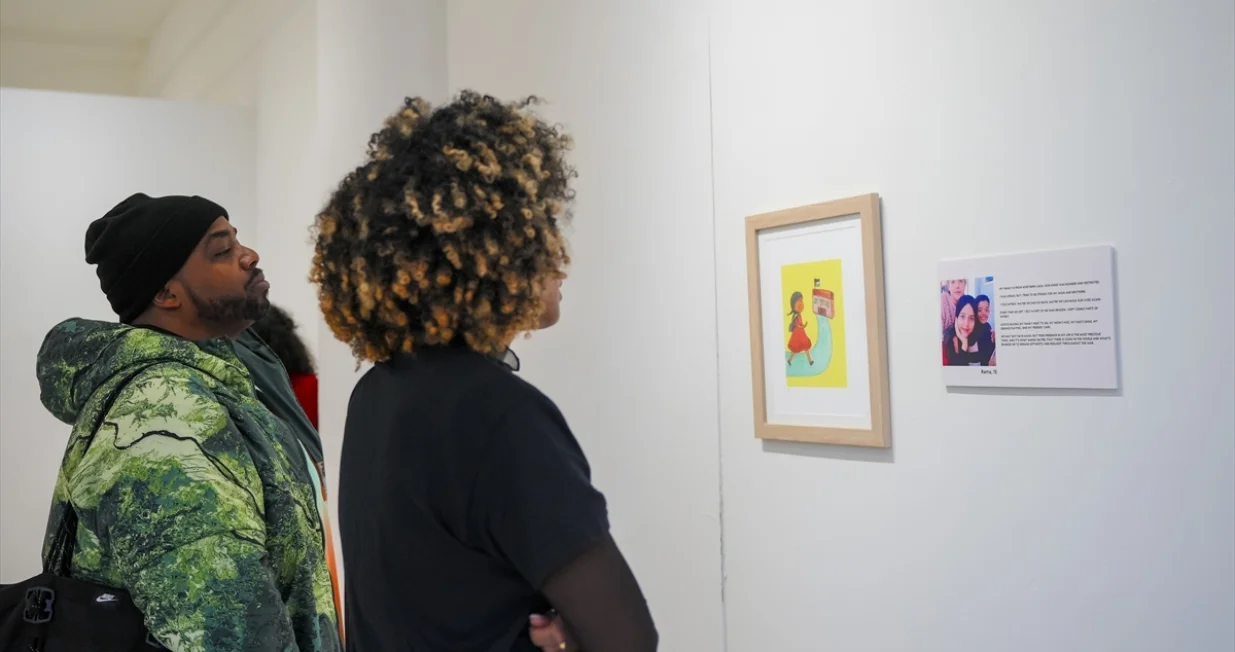 Rachel Accurso, odgajateljica djece pred&scaron;kolske dobi i YouTuberica najpoznatija kao Ms. Rachel, u New Yorku je predstavila izložbu i prodaju umjetničkih radova djece iz Gaze/Sel&ccedil;uk Acar