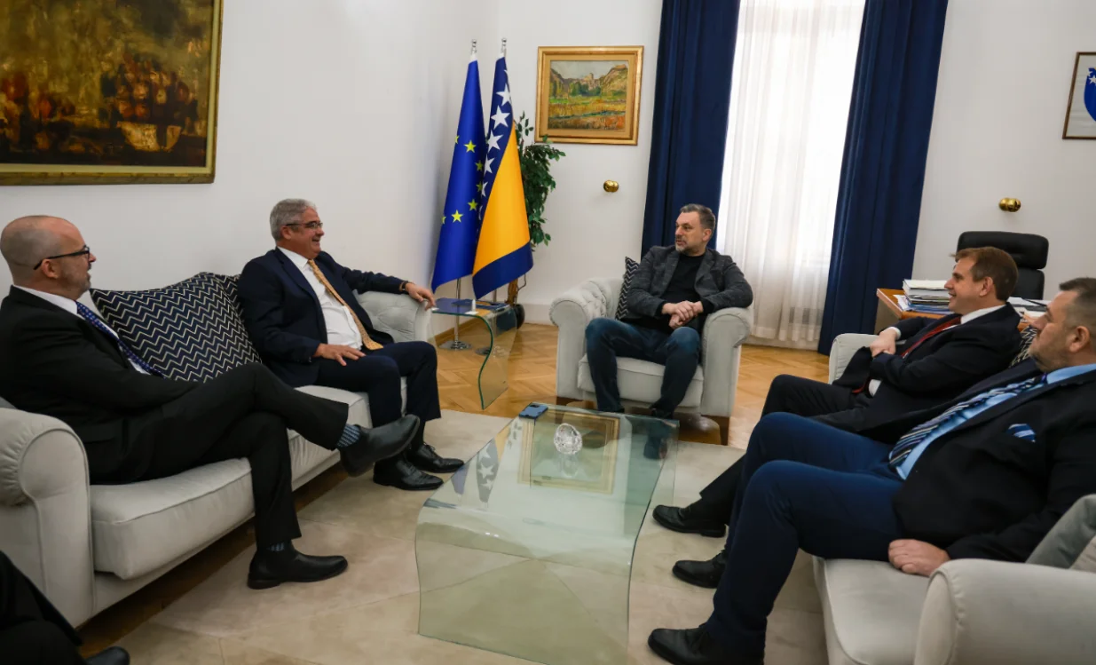 Sastanak, Južna interkonekcija, Elmedin Konaković, John Ginkel/