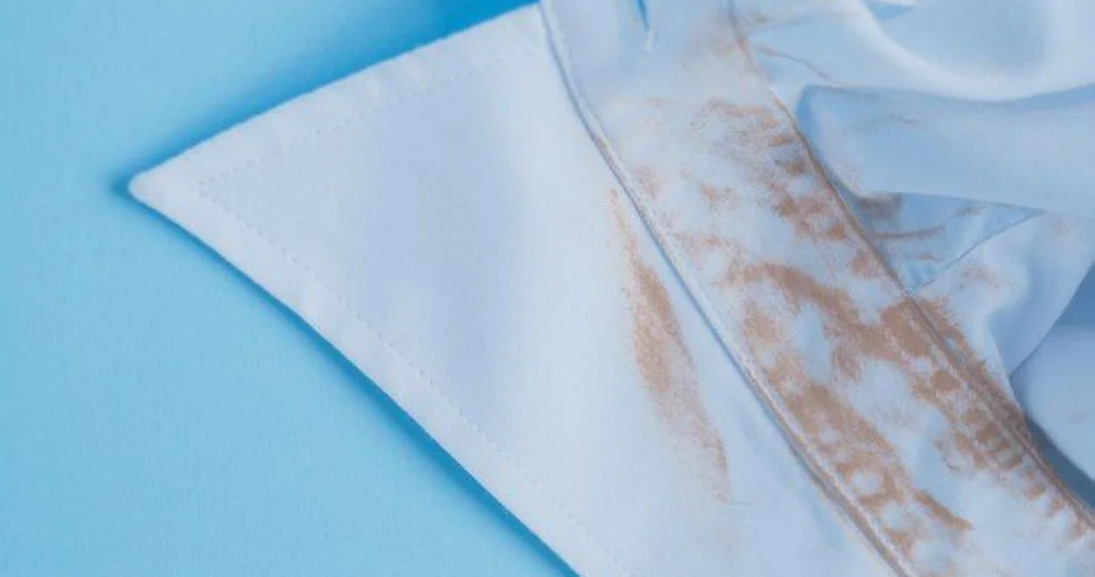 Bijela ko&scaron;ulja bez mrlja za tren oka/Free Pik