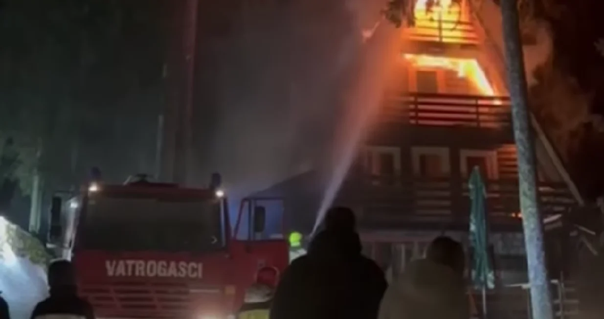 Požar na Vla&scaron;iću, gori vikendica/Prtsc