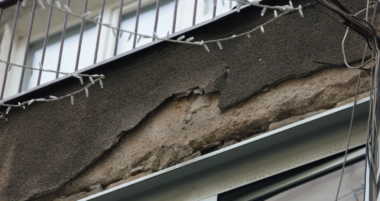 Otopljavanje maca snjeg neoči&scaron;ćen fasada odvodi/Senad Gubelić