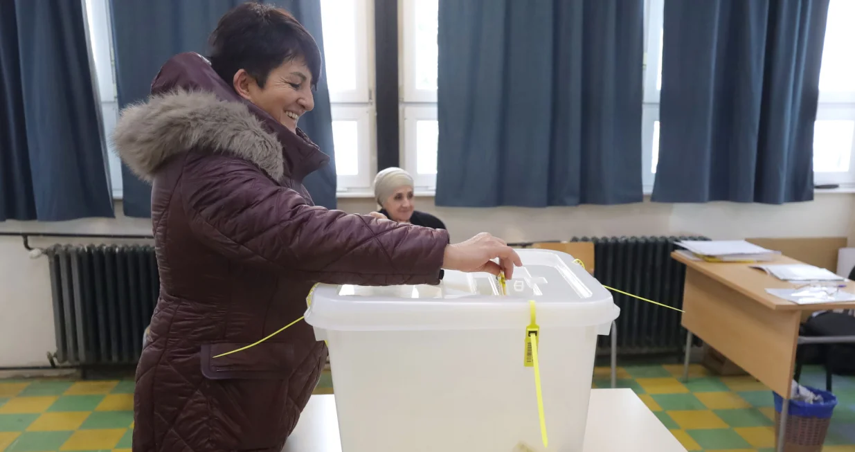 Prijevremeni izbori za predsjednika Republike Srpske. Istočno Sarajevo - Lukavica glasanje/Senad Gubelić