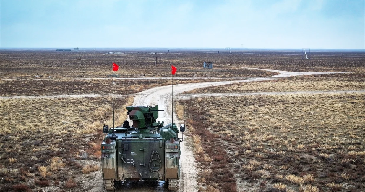 Transporter nosi oznaku E-ZPT/Anadolija/