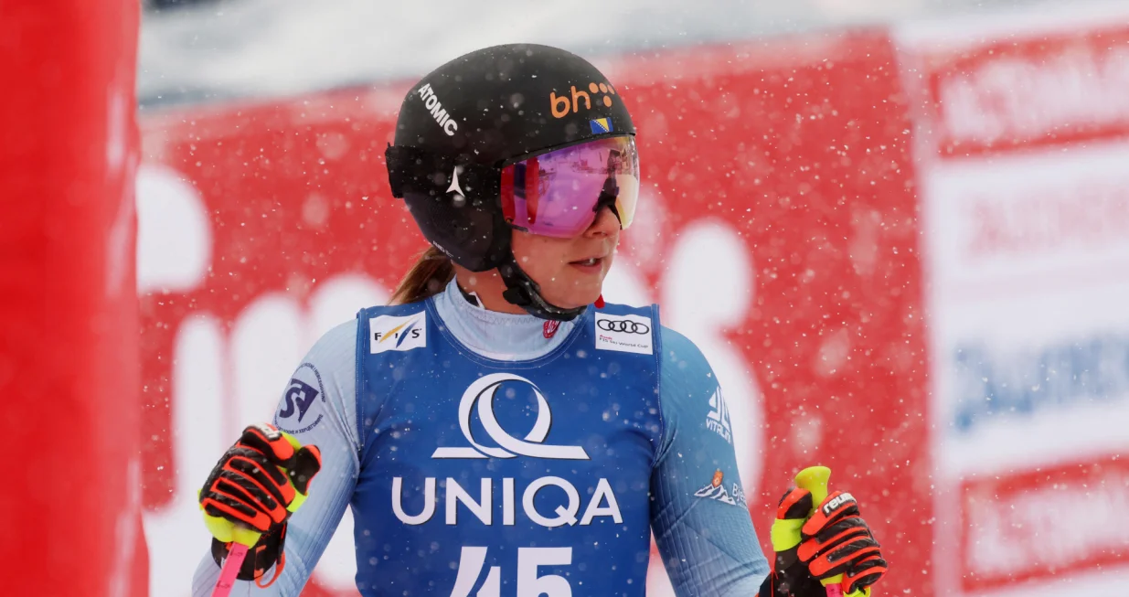 Alpine Skiing - FIS Alpine Ski World Cup - Women's Downhill - Zauchensee, Austria - January 10, 2026 Bosnia and Herzegovina's Elvedina Muzaferija reacts after her run REUTERS/Leonhard Foeger/Foto: Leonhard Foeger