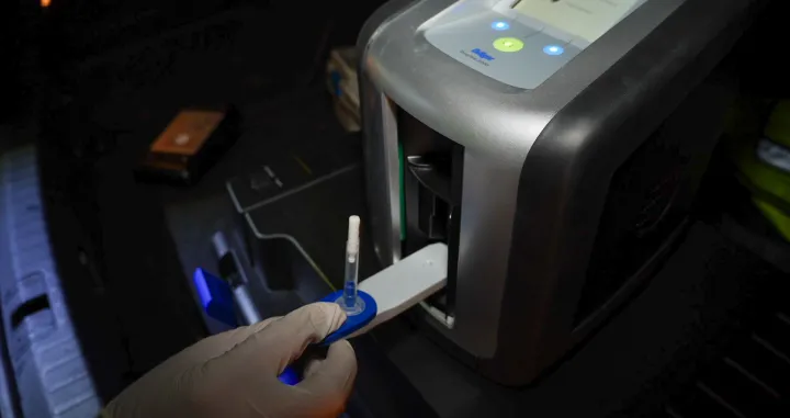 Uprava policije Ministarstva unutra&scaron;njih poslova Kantona Sarajevo (MUP KS) počela je s upotrebom uređaja za indikaciju droga i testiranje vozača na prisustvo droga u organizmu, na saobraćajnicama u KS//