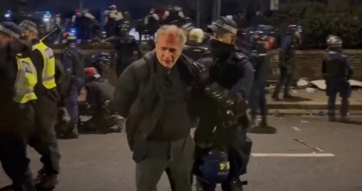 Intervenirali policajci/Printscreen/X.com//