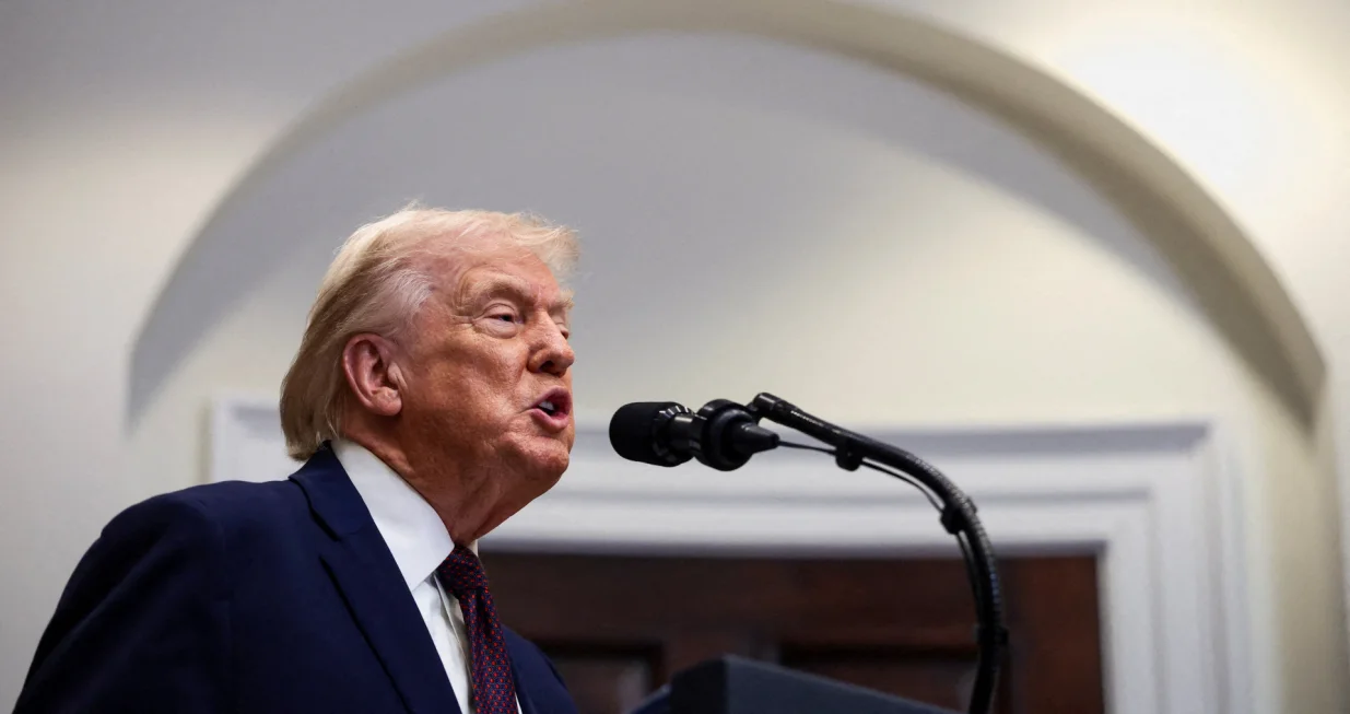 U.S. President Donald Trump makes an announcement about lowering the cost of drug prices, at the Roosevelt Room of the White House in Washington, D.C., U.S., December 19, 2025. REUTERS/Evelyn Hockstein/Evelyn Hockstein