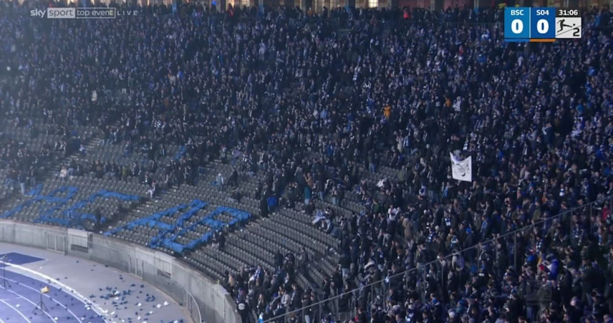 Poruka za policiju (FOTO: Sky)/Foto: 