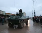 RAKKA, SIRIJA - 18. JANUAR: Jedinice sirijske vojske ulaze u centar grada Rakke u Siriji nakon ЕЎto su lokalni stanovnici i plemenske snage uglavnom povratili kontrolu od terorista YPG-a, koji djeluje pod imenom SDF. Mase se okupljaju u centru grada i pokazuju podrЕЎku sirijskim snagama. (Izz Aldien Alqasem - Anadolu Agency)/