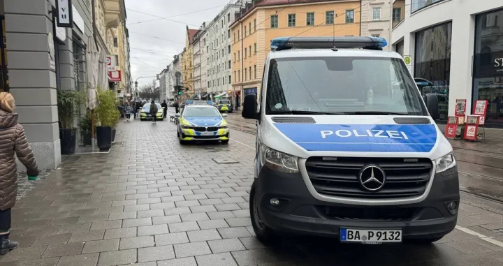 Automobilom (Mini Cooperom) se zabio u masu ljudi na protestu sindikata Verdi u Minhenu u Njemačkoj/Behl&uuml;l &Ccedil;etinkaya