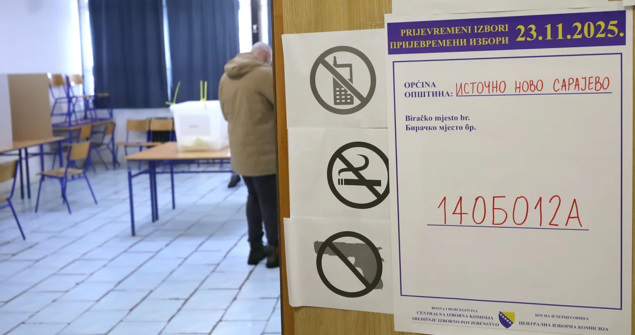 Prijevremeni izbori za predsjednika Republike Srpske. Istočno Sarajevo - Lukavica glasanje/Senad Gubelić