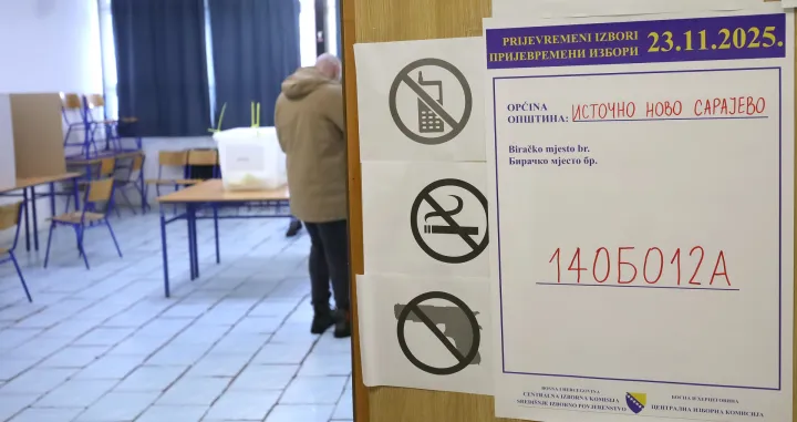 Prijevremeni izbori za predsjednika Republike Srpske. Istočno Sarajevo - Lukavica glasanje/Senad Gubelić