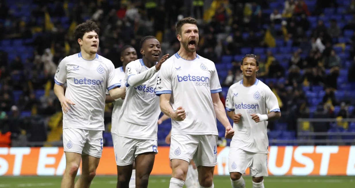 Soccer Football - UEFA Champions League - Kairat v Club Brugge - Astana Arena, Astana, Kazakhstan - January 20, 2026 Club Brugge's Brandon Mechele celebrates scoring their fourth goal with teammates REUTERS/Pavel Mikheyev/Foto: Pavel Mikheyev
