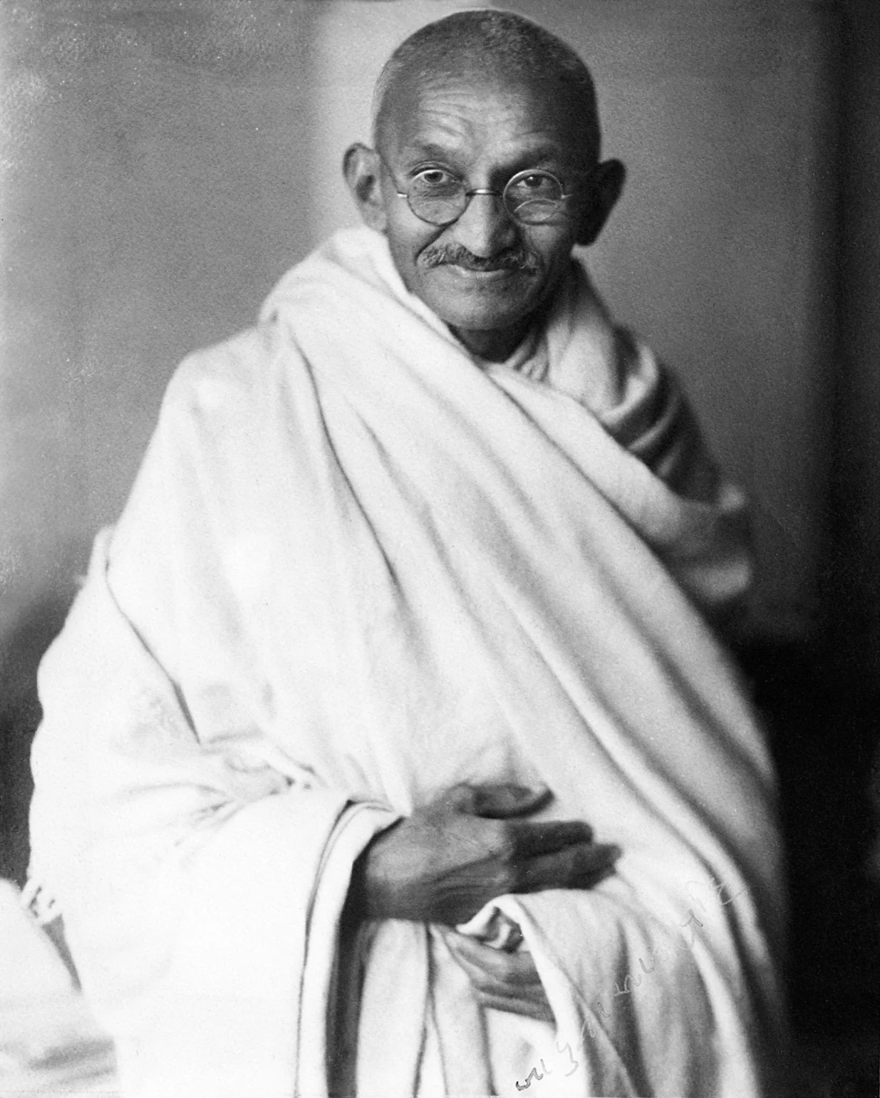 A2FP81 Rare studio photograph of Mahatma Gandhi taken in London England UK at the request of Lord Irwin 1931/