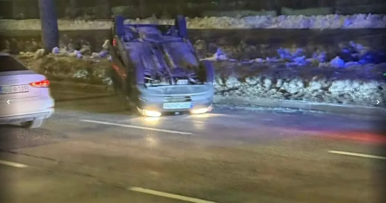 Vozilo zavr&scaron;ilo na krovu/Erna Medić/Hayat.ba/Erna Medić