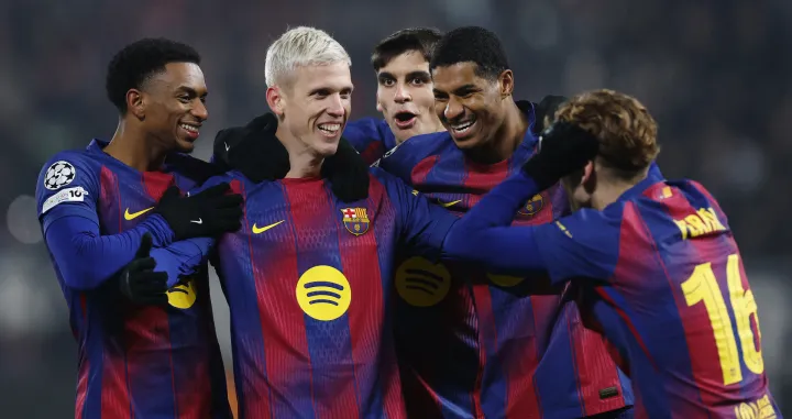 Soccer Football - UEFA Champions League - Slavia Prague v FC Barcelona - Fortuna Arena, Prague, Czech Republic - January 21, 2026 FC Barcelona's Dani Olmo celebrates scoring their third goal with teammates REUTERS/David W Cerny/Foto: David W Cerny
