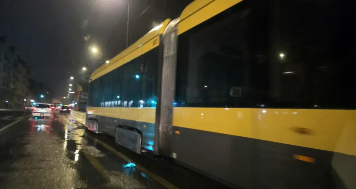Tramvaji opet ne voze, tramvaji stoje, tramvajski saobraćaj ne radi/Lejla Sofradžija
