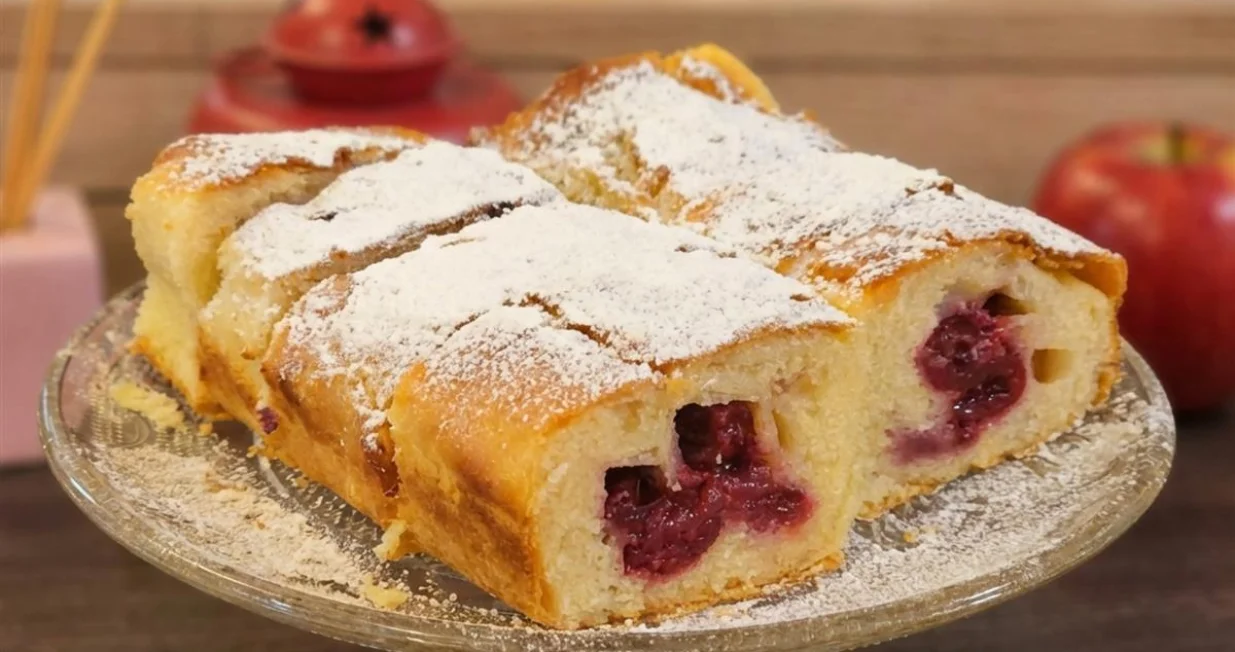 &Scaron;trudla s vi&scaron;njama i grizom/Adriana Drljo