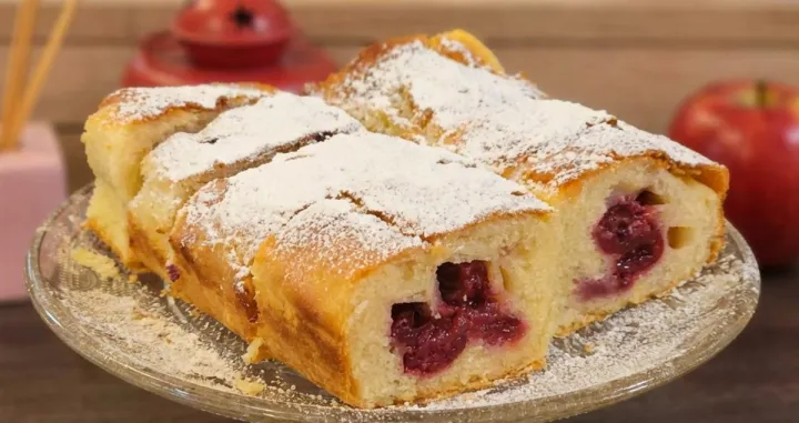 &Scaron;trudla s vi&scaron;njama i grizom/Adriana Drljo