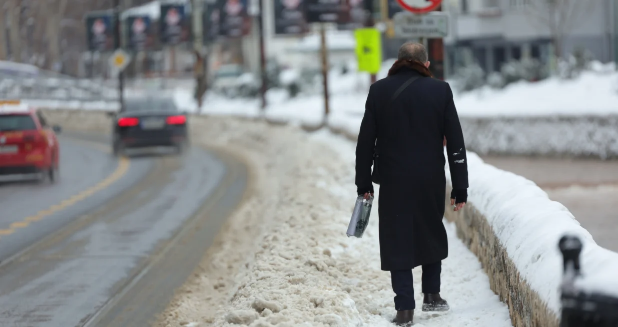 Zima či&scaron;ćenje vodostaj, snijeg/Senad Gubelić