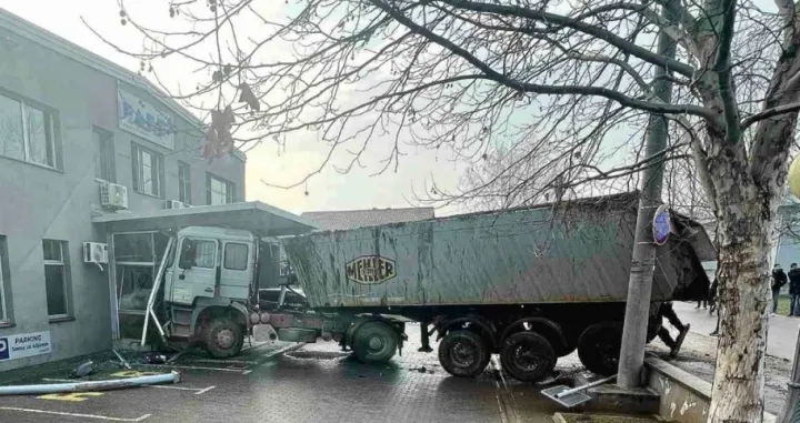 Bijeljina, kamion, saobraćajna nesreća, Ljeskovac, udario u zgradu/Infobijeljina.com