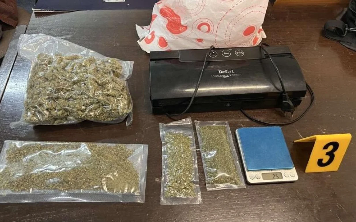 Akcija Ammo, uhap&scaron;en mu&scaron;karac, pronađena droga, oružje i municija/Mup Ks