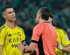 Soccer Football - Saudi Pro League - Al Ahli v Al Nassr - King Abdullah Sports City, Jeddah, Saudi Arabia - January 2, 2026 Al Nassr's Cristiano Ronaldo talks to the referee Irfan Peljto REUTERS/Stringer/Foto: Stringer