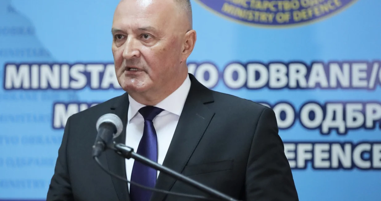 Pres-konferencija ministra odbrane Bosne i Hercegovine Zukana Heleza u vezi s događajem obilježavanja godi&scaron;njice 3. pje&scaron;adijskog (Republika Srpska) puka Oružanih snaga BiH/Senad Gubelić