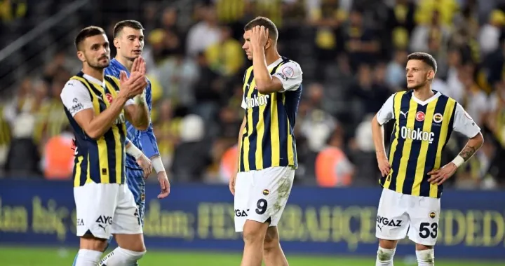 Fenerbahce - TrabzonsporDominik LivakovićDu&scaron;an TadićEdin DžekoSebastian Szymanski/Foto: 