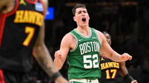 Jan 28, 2026; Boston, Massachusetts, USA; Boston Celtics center Luka Garza (52) reacts after missing a basket against the Atlanta Hawks during the second half at the TD Garden. Mandatory Credit: Brian Fluharty-Imagn Images/Foto: Brian Fluharty
