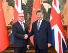 Xi Jinping i Keir Starmer/Kmg