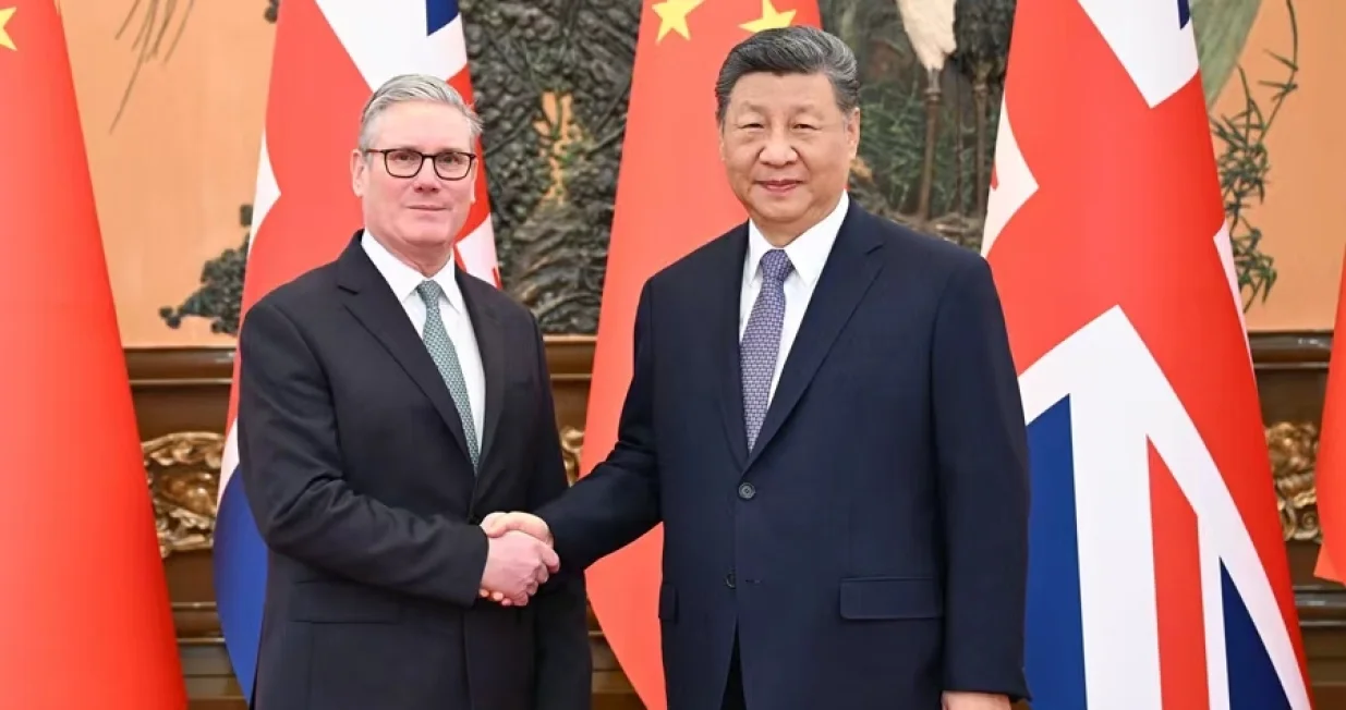 Xi Jinping i Keir Starmer/Kmg