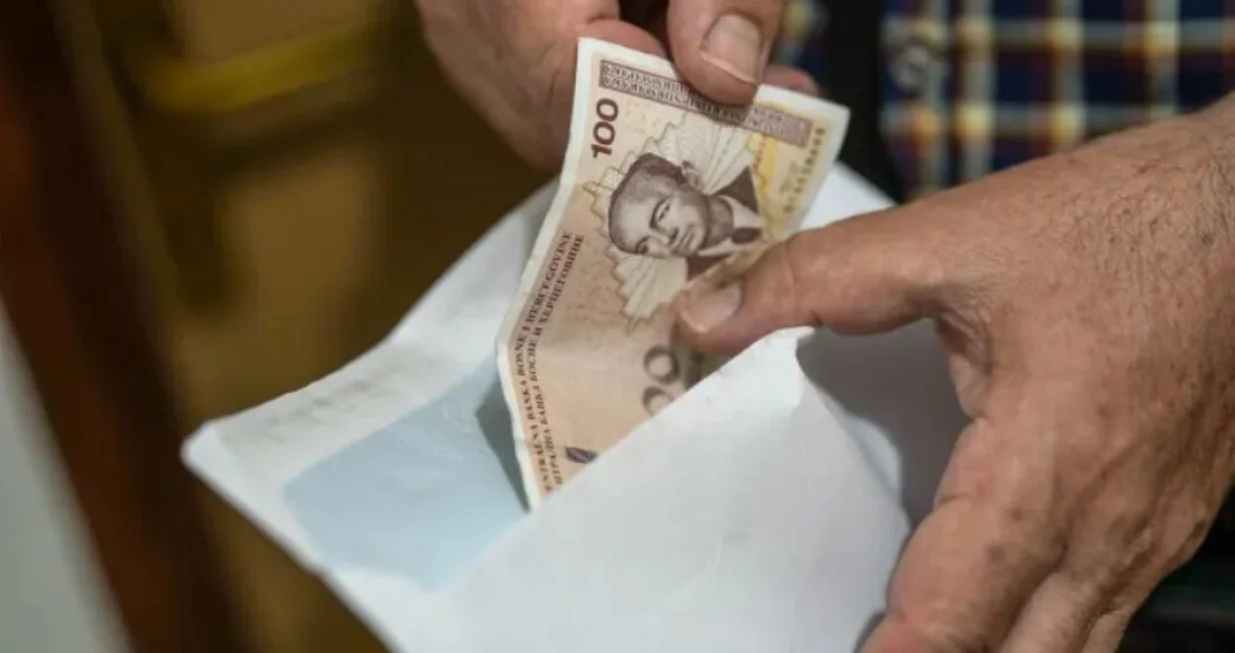 plata u koverti koverta/