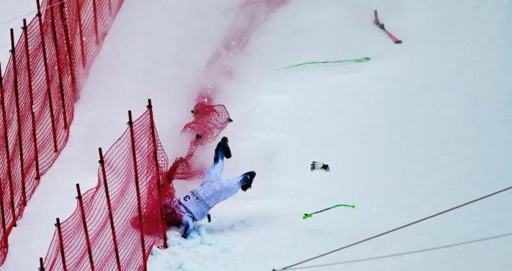 Alpine Skiing - FIS Alpine Ski World Cup - Women's Downhill - Crans-Montana, Switzerland - January 30, 2026 Norway's Marte Monsen crashes during her run REUTERS/Romina Amato/Foto: Romina Amato