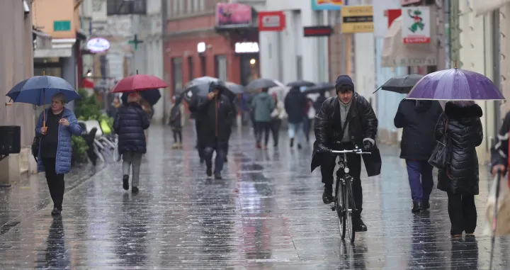 Novembar vrijeme hladno i ki&scaron;no/Senad Gubelić