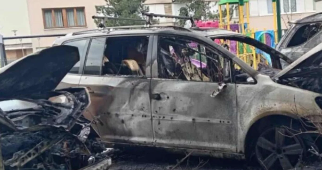 Požar, Sarajevo, Aneks, izgorjela tri automobila/Crna-hronika.info