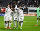 Soccer Football - UEFA Champions League - Eintracht Frankfurt v Tottenham Hotspur - Deutsche Bank Park, Frankfurt, Germany - January 28, 2026 Tottenham Hotspur's Randal Kolo Muani celebrates scoring their first goal with Joao Palhinha, Cristian Romero and Djed Spence REUTERS/Kai Pfaffenbach/Foto: Kai Pfaffenbach
